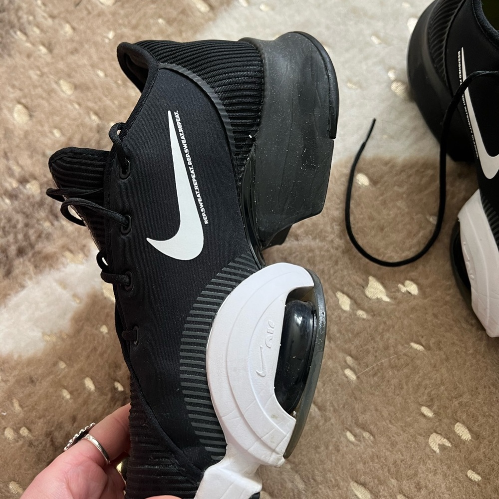 Nike size 8 - Picture 3 of 9